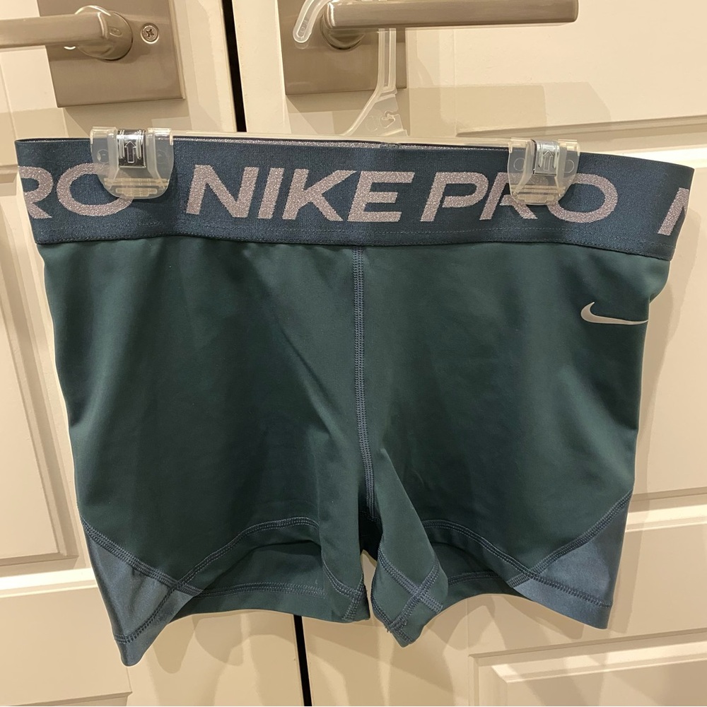 NWOT Nike Pro 3” Shorts Green and Silver Sparkle Waistband High Waisted
